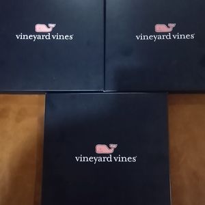 Woman vineyard vines silks scarfs